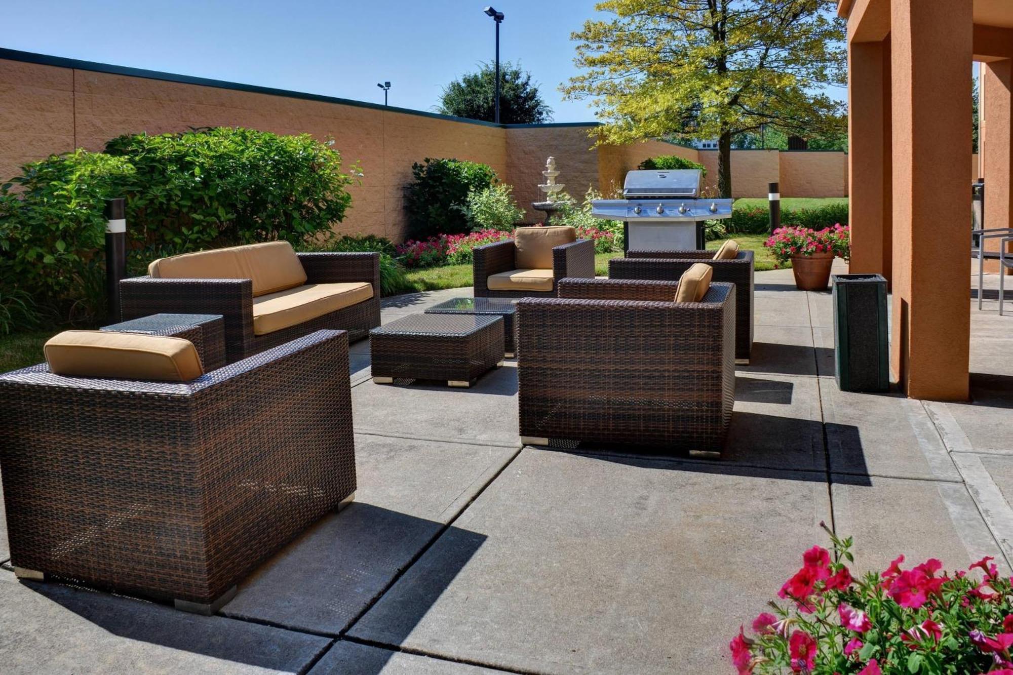 Courtyard By Marriott Indianapolis South Hotel Bagian luar foto