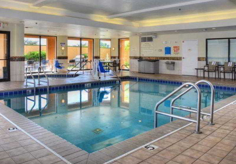 Courtyard By Marriott Indianapolis South Hotel Bagian luar foto